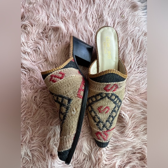 Hand Woven Rug Mule - Picture 2 of 3